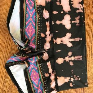 Teeki yoga short size small